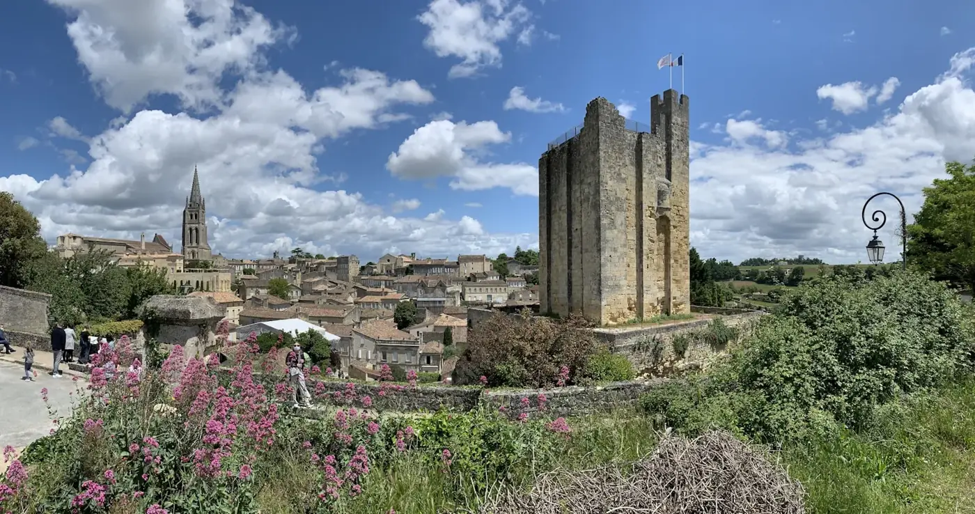 Vue patrimoniale de Saint-Émilion, secteur protégé du Libournais soumis à l'avis de l'Architecte des Bâtiments de France