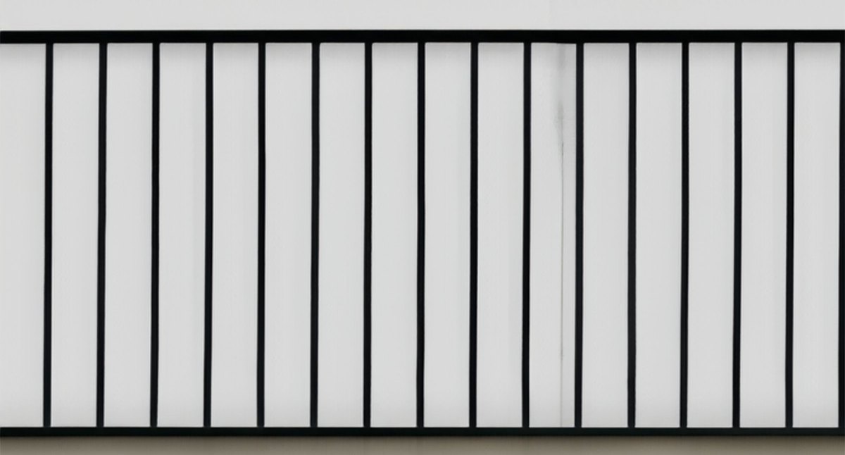 Profilés thermolaqués teinte anthracite d'un garde-corps aluminium : main courante, barreaudage et lisse basse