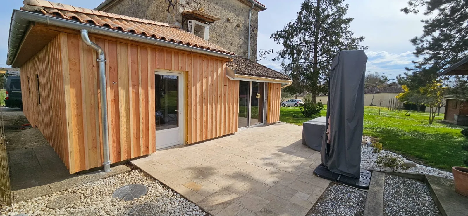 Bardage bois en façade : quelle essence, quelle pose et quel budget en 2026 ?
